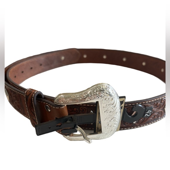 Nocona Sz 42 brown leather belt with silvertone buckle and diamond shaped studs - Picture 1 of 8